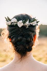 Chacune fait en fonction de son style et de ses envies. Quelle Coiffure Et Quels Accessoires Pour La Mariee Lcv