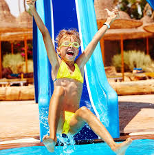 Spiele Fur Den Kindergeburtstag Im Schwimmbad Balloonasblog In 2020 Kindergeburtstag Kinder Geburt