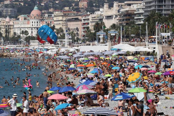 Tourisme : quelles solutions face à la surfréquentation de certains sites ?