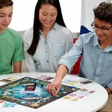 Alguna reglas son bastante diferentes del juego original, ¡y es totalmente divertido! Monopoly Banco Electronico Hasbro Original