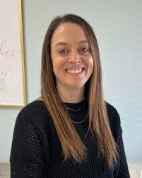 Erin Hampton's Instagram, Twitter & Facebook