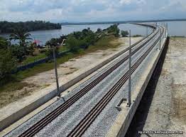 If you want to learn landasan kereta api in english, you will find the translation here, along with other translations from malay to english. Satu Satunya Jambatan Kereta Api Merentasi Tasik Di Malaysia Sentiasa Panas
