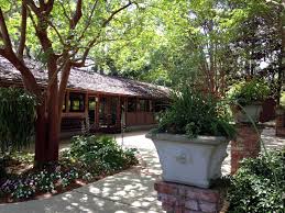 Savor the golden hours at the gardens with socially distanced performances on select mondays and wednesdays this summer. Mobile Botanical Gardens Mobile Alabama Wedding Venue