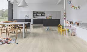 Suelos vinílicos y laminados para baños y cocinas. Suelos Laminados La Solucion Que Buscabas