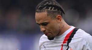 Fábio Santos conta bastidor de Sampaoli criticando Allan