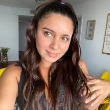 Caroline Nicole's Instagram, Twitter & Facebook