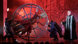 The kind hunchback quadimodo, the twisted priest frollo, and the unfaithful soldier phoebus. Notre Dame De Paris Fete Ses 20 Ans Et Son Retour Sur Scene Au Zenith