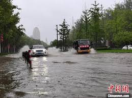To make matters worse, many more buses, packed with desperate passengers, were also trapped in the flood. Vpi1m3mplctlqm