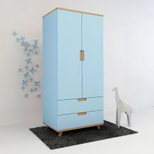 Schrank günstig bei tejo's sb lagerkauf finden große auswahl kleiderschrank, büroschrank, schuhschrank und mehr jetzt online kaufen! Grosser Kinder Kleiderschrank Colorland Von Colorland Gunstig Bestellen Skanmobler