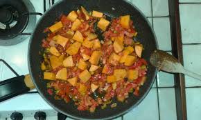 Puoi cuocerle intere al forno oppure pelarle, tagliarle a cubetti e arrostirle. Curry Di Patate Dolci Ricette E Prodotti Per Vegani