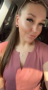 Hiya, does anyone do eyelash extensions in isle of dogs/e14 postcode <3 x