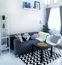 Ruang tamu di atas, tak sepenuhnya berukuran 2 x 2. Tips Mendesain Ruang Tamu Ukuran 2x2 Meter Agar Nyaman