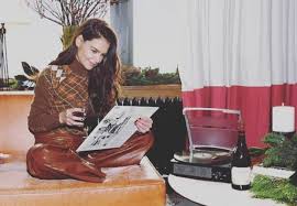 Tabloids are uncannily obsessed with katie holmes weight, nearly as much as they are with her love life. Ini Inspirasi Dekorasi Natal Di Rumah Katie Holmes