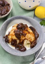 Dampfnudeln Mit Pflaumen Und Vanillesauce Rezept Vanillesauce Dampfnudeln Rezepte