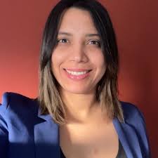 Y así es, aquí estamos otra vez, volviendo a una empresa que marca a cada  una de las personas que trabajan en ella. Orgullosa de volver a ser parte  de Grupo Raya /