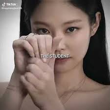 JISOO Teaches The Ring Magic Trick to JENNIE#jisoo #jennie #blackpink  #shorts #viral #trending