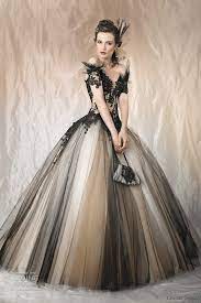 Für den träger bedeutet eine gute portion mut und selbstvertrauen. Schwarz Kleider Hochzeitskleid Schwarz Gothic Kleid Hochzeitskleid Schwarzes Hochzeitskleid Bedeutung Braut Hochzeitskleid Gothic Hochzeitskleid Brautkleid