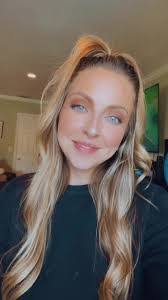 Janelle Barr's Instagram, Twitter & Facebook