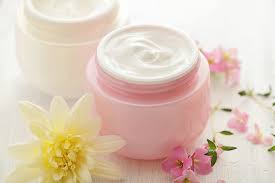 Ciauuuu questo è il primo video dei cosmetici fai da te un pò più seri :d.per ora vi spiego e mostro come fare una crema semplice con cose che avete in cas. Trattamenti Bellezza Fai Da Te Non Sprecare