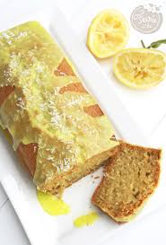 Den kuchen in stücke schneiden und mit tee genießen. Kokosnuss Kuchen Mit Zitronen Glasur Feerie Cake