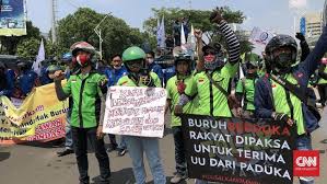 Demo mahasiswa tolak omnibus law hari ini, bem si jamin aksi berjalan damai. Buruh Kembali Demo Tolak Omnibus Law Di Depan Istana Hari Ini