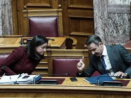 Για το άνοιγμα των σχολείων οι ειδικοί, όπως ανέφερε η ερτ, εισηγήθηκαν να ανοίξουν συγκεκριμένα τα γυμνάσια και τα λύκεια. Fon2el2zwoscim