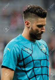 Neymar ändert frisur offenbar schon wieder mzde. Munchen 4 November Olivier Giroud Wahrend Der Erwarmung Des Champions League Spiel Bayern Munchen Fc Arsenal In Der Allianz Arena War 4 November 2015 Munchen Deutschland Lizenzfreie Fotos Bilder Und Stock Fotografie Image 48115585
