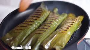 Biasanya pakai ikan cue/ pindang tapi krn di sini ga ada jadilah pepes ikan peda (segar) kelapa muda. Pepes Pindang Daun Singkong Youtube