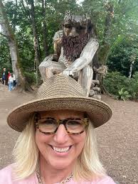 Hi everyone ! This is the very first time I participate in the Character  Design Challenge, and as a bird lover, I couldn't resist. So here is my  Barn owl knight and