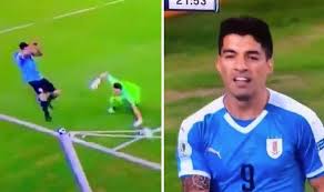 Messi, suarez, martins and the golden oldies to watch in brazil stats perform looks at some of the players over the age of 30 who are set to star at the copa america, including. Luis Suarez Appeals For Handball Against Chile Goalkeeper In Bizarre Copa America Moment Football Sport Express Co Uk
