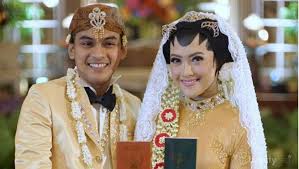 Koleksi populer pakaian adat jawa modern hijab pakaianadatjawamodernhijab jessy gallery di 2020 pengantin wanita pengantin pengantin. Tanpa Gaya Hijab Yang Aneh Ini Dia Tips Dan Inspirasi Gaun Pengantin Adat Jawa