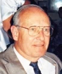 Robert Gelder's Instagram, Twitter & Facebook