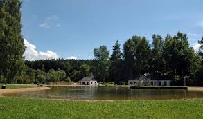 Letné termálne kúpalisko patince sa nachádza 15 km od komárna smerom na štúrovo pri najjužnejšej obci slovenska, patince. Koupaliste V Zeleni Nabidky Na Sportovni A Volnocasove Vyziti V Bad Elster Historicke Parky Turisticky Raj Bad Elster Nejtradicnejsi Saske Statni Lazne