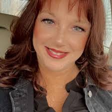 Amy Pasch's Instagram, Twitter & Facebook