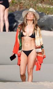 Jennifer Lopez says goodbye to the year in a bikini