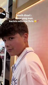 Cari Cewek Buat Bucinin Adik Chris? Temukan Disini!
