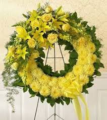 Carithers flowers of atlanta is a second generation, family owned and operated atlanta floral design firm. Monochromatic Floral Wreath Personalize Your Color Carithers Flowers Best Florist Atlanta Uniq Beerdigung Blumen Abmachung Friedhofs Blumen Altar Blumen
