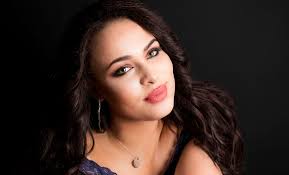 Faith Tucker's Instagram, Twitter & Facebook