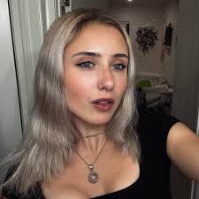 Kellie Hurley's Instagram, Twitter & Facebook