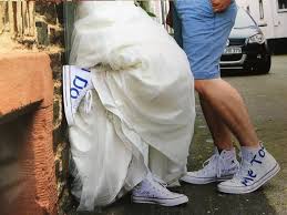 Das cookie wird von facebook genutzt um den nutzern von webseiten, die dienste von facebook einbinden, personalisierte werbeangebote. Die 10 Besten Bilder Zu Wedding Chucks Notlikeyou Customized Converse Chucks In 2020 Braut Sneaker Converse Hochzeit