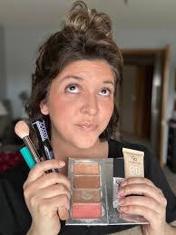 About to go live and need a little oomph 🪭 Here's my 4-step lift: 1.  Bronzer