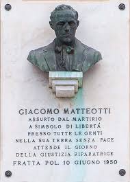 Giacomo matteotti è stato un politico, giornalista e antifascista italiano, segretario del partito socialista unitario, formazione nata da una scissione del partito socialista italiano. La Lapide Casa Museo Giacomo Matteotti