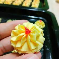 Nama kue semprit sendiri sebenarnya muncul dari cara pengolahannya yang menggunakan alat bernama spuit. Pin Di Resepi