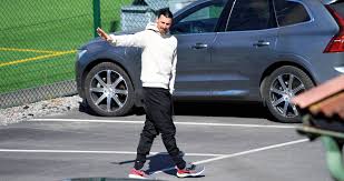 Hammarby if, även kallad bajen, är en svensk idrottsförening från stockholm med störst framgång inom fotboll och bandy. Ibrahimovic S Return To Training With Sweden S Hammarby Sparks Rumors About Future Arab News