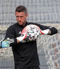De bondscoach, die als assistent van bert van marwijk op het zilveren wk van 2010 al met stekelenburg samenwerkte. Maarten Stekelenburg Wasserman