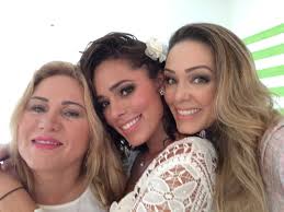 Roberta Almeida, irmã de Tânia Mara, se casa com o músico Tom Gonçalves