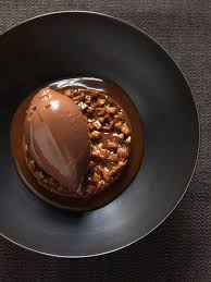Creme Au Moka Ganache Aux Epices Et Chocolat Sauce Caramel Mou Une Recette Proposee Par Nicolas Stam En 2020 Caramel Mou Desserts A L Assiette Dessert Gastronomique
