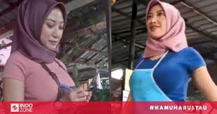 Poto cewe pake baju ke. Viral Pelayan Berjilbab Tapi Pakai Baju Lengan Pendek Ketat Netizen Salfok Dan Menghujat Indozone Id