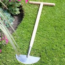 A string trimmer can be used to edge a lawn or maintain it. How To Edge A Lawn By Hand Growerexperts Com