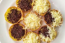 Resep Membuat Terang Bulan Mini Biar Lembut Lumer Dalam Satu Gigitan Martabak manis alias kue terang bulan. resep membuat terang bulan mini biar